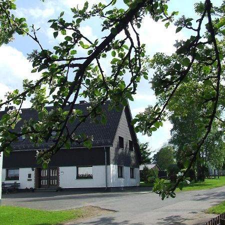 Gaestehaus Juetten Hellenthal Buitenkant foto